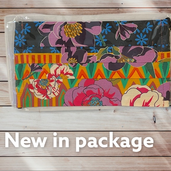 Johnny Was Accessories - Johnny Was Sateen Face Mask, New in Package